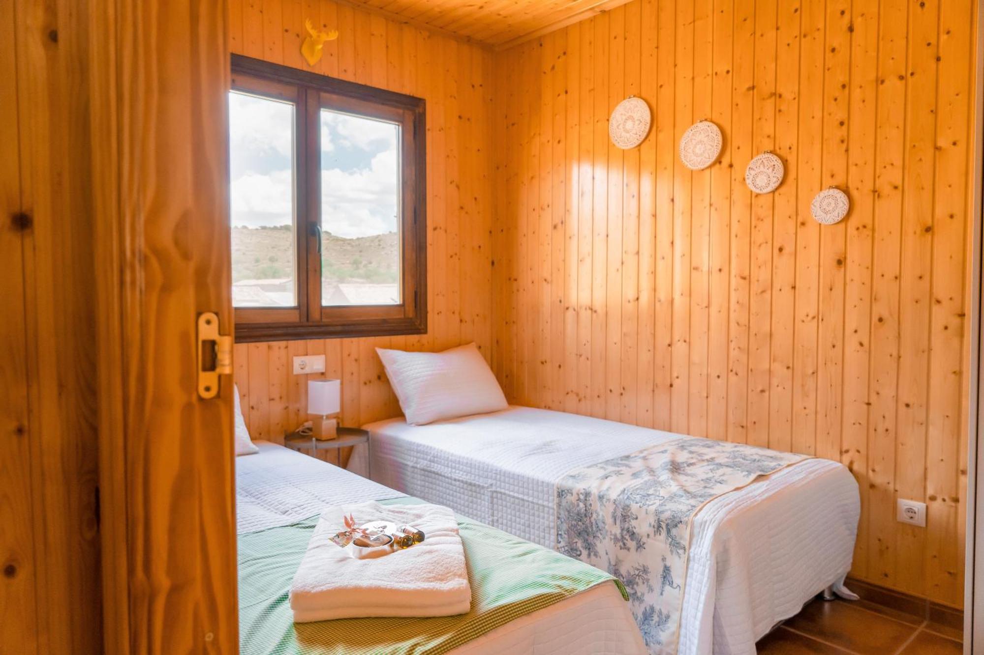 Aldea Los Odres - Cabanas De Madera De 1ª Con Piscina Privada Y Bbq En La Puerta モラタリャ 部屋 写真